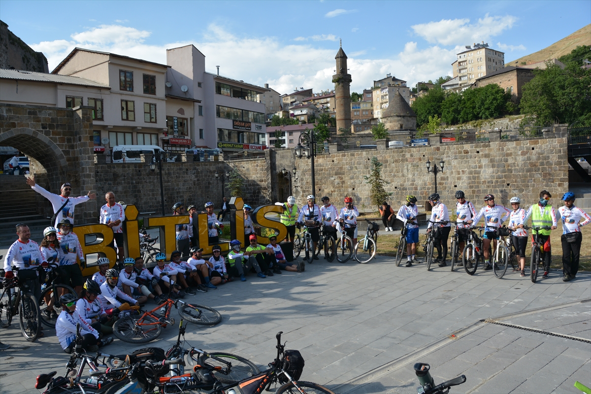 Bisiklet tutkunları Bitlis'te kültür turuna katıldı
