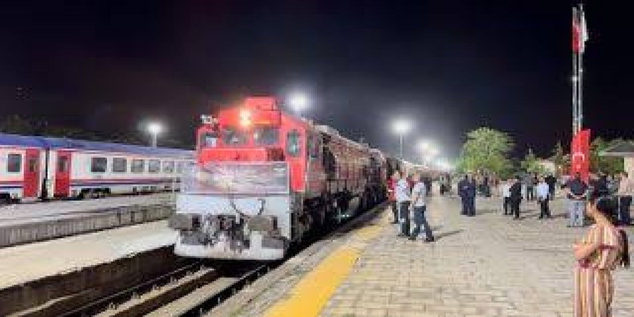 "Turistik Tatvan Treni" yolcuları Ankara'ya uğurlandı