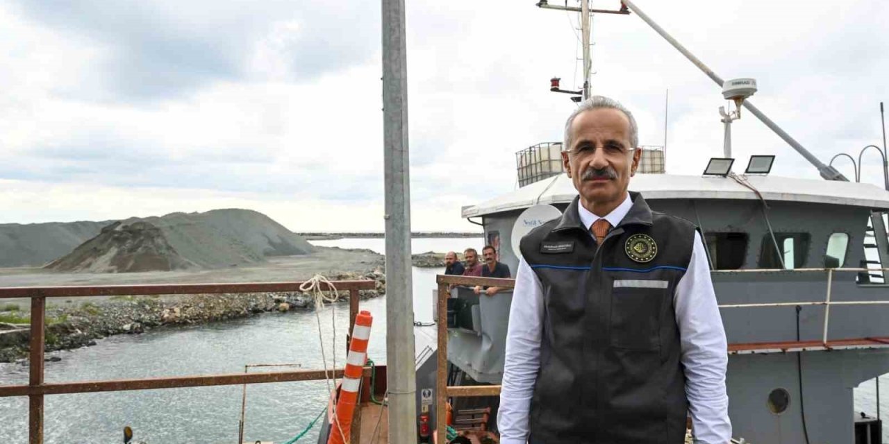 Bakan Uraloğlu: "5 milyon 960 bin metreküp deniz dibi tarama faaliyeti gerçekleştirdik"