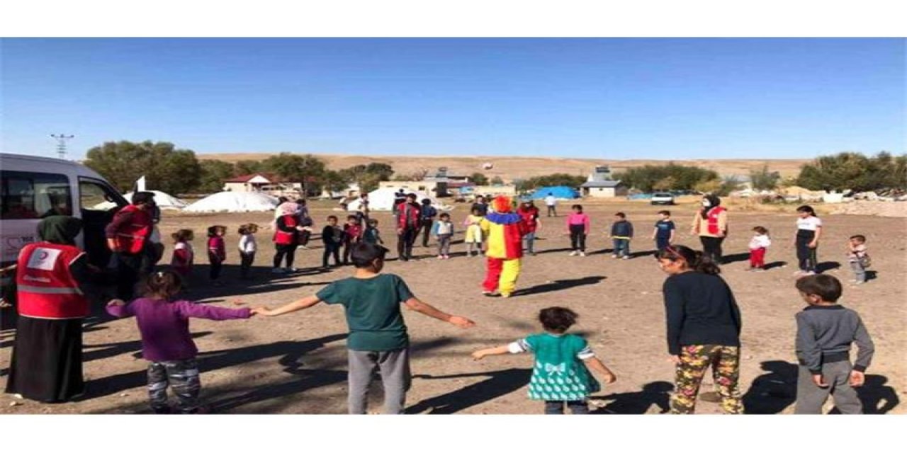 Ağrı'da Kızılay gönüllüleri çocuklarla piknikte bir araya geldi